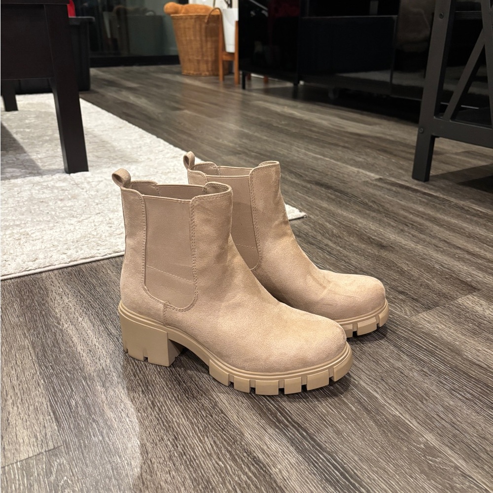 Steve Madden Suede Boots Size 9